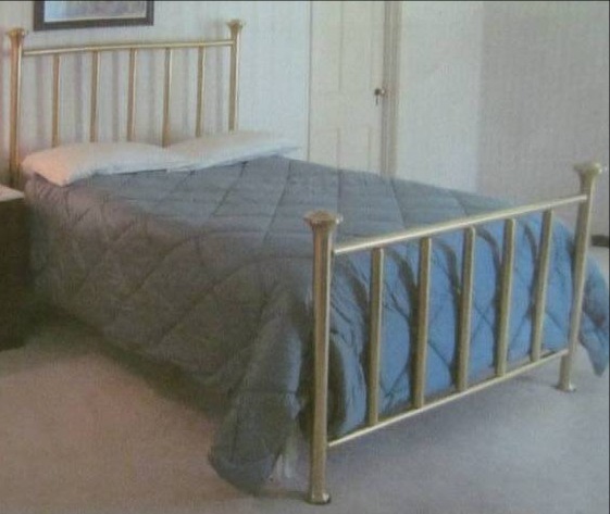 lot 71 image: Antique brass bed frame