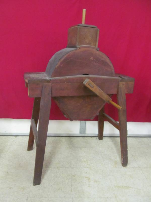 lot 75 image: Antique grain crackergrinder