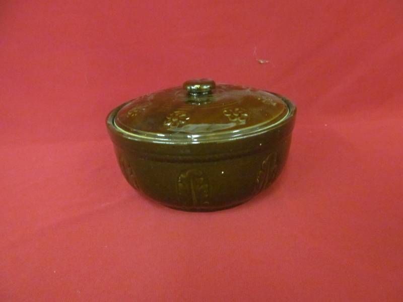 lot 109 image: pot