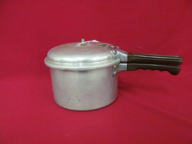lot 113 image: presto cooker
