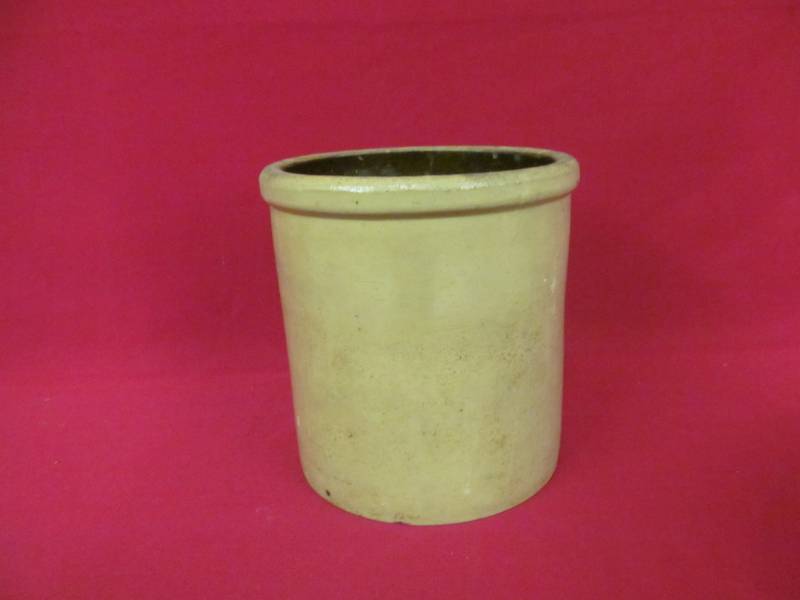 lot 135 image: Redwing crock
