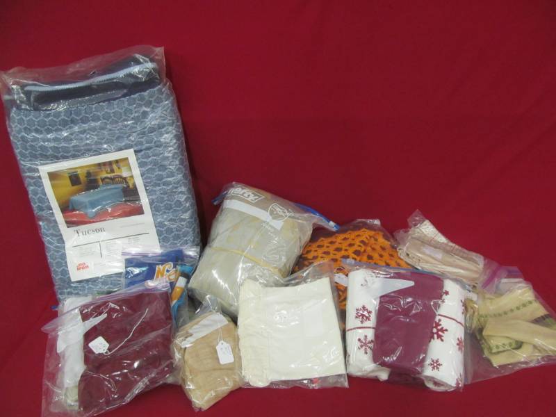 lot 139 image: bedroom linens