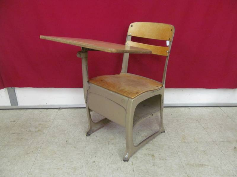 lot 150 image: student school desk
