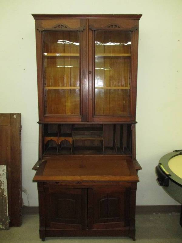 lot 6 image: Antique Secretary Desk and hutch 39 x 18 12 x 84 12