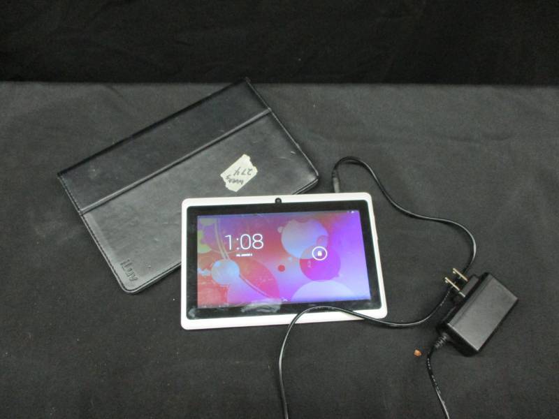 lot 94 image: Tablet Pc 7x5 and case works like an Ipad but I cant tell what else it does, it has a charger and turns on