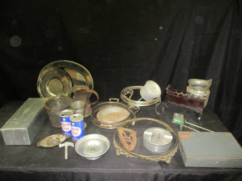 lot 107 image: Various metal, ashtray, cash box, see pics