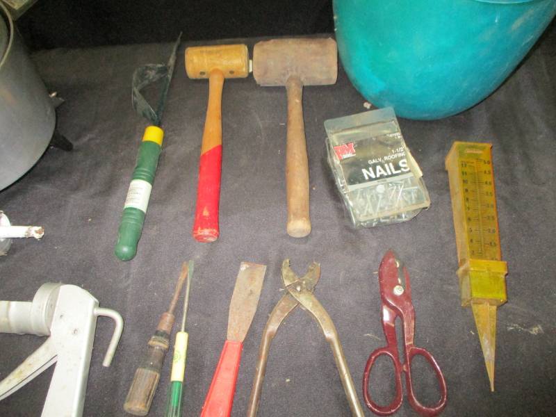 lot 109 image: Tools, Glass blocks, packing, rain gauge