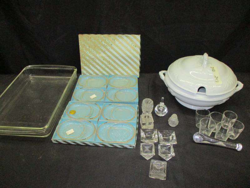 lot 120 image: Bar pan, shot glasses, crusher, salt holders and more