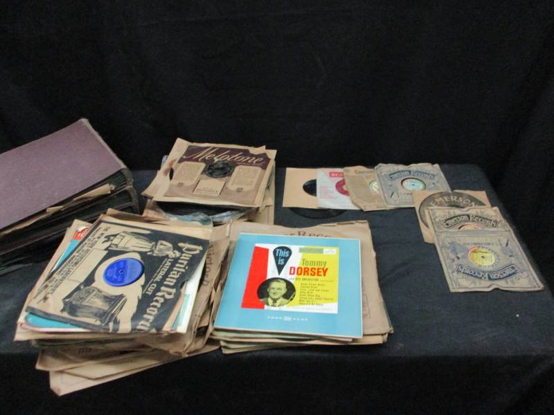 lot 131 image: Tons of Victor Records, the heavy thick ones, nce condition,