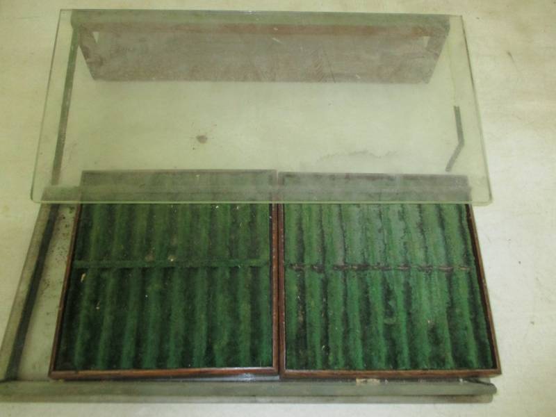 lot 133 image: ols display box