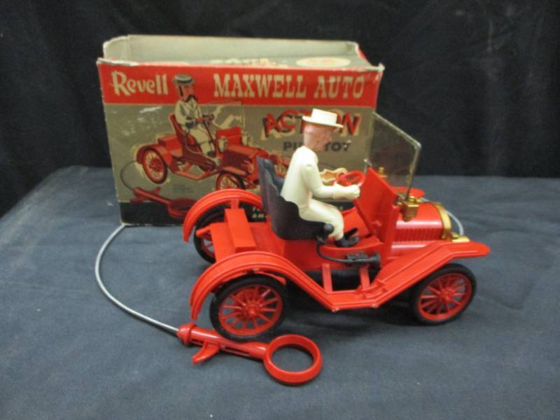lot 137 image: Revell Maxwell Auto Action Pull Toy The car that keeps America Laughing in the box