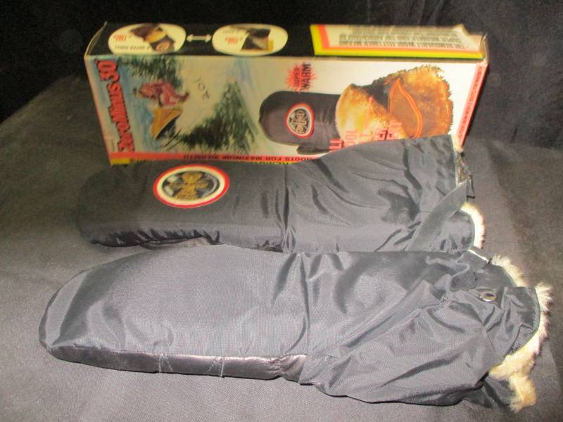 lot 139 image: Zero Minus 30Degrees Snowmobile Mittoens with removable Felt Liners still in the box