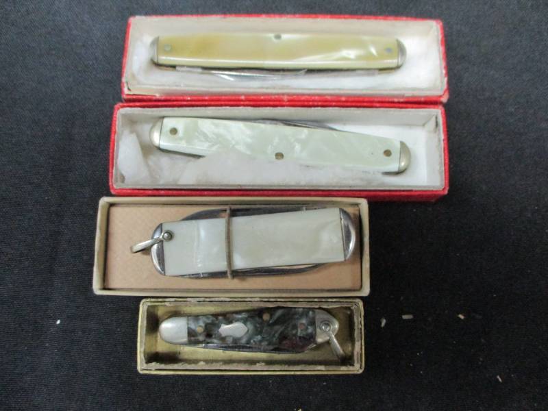 lot 141 image: 4 pocket knives
