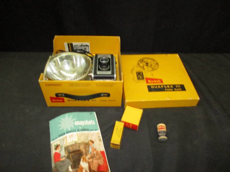 lot 152 image: Kodak Duaflex III Flash Outfit still in the box and looks to be unused