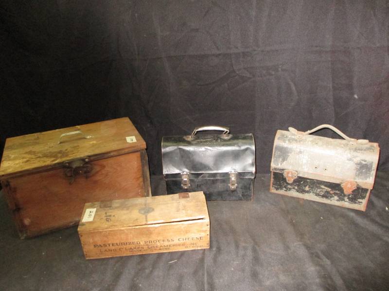 lot 154 image: Old Cheese box, larger wood box and 2 old lunch boxes ones a Handy Andy one