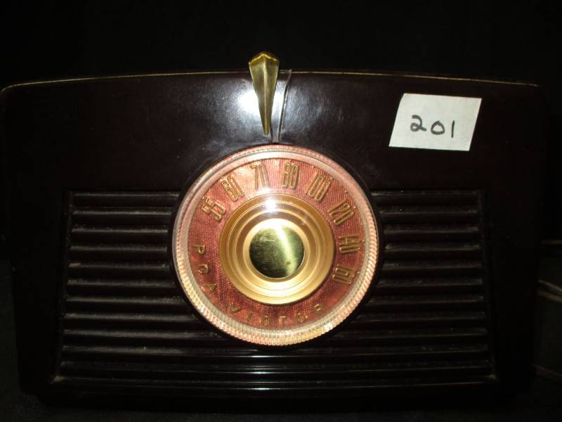 lot 156 image: RCA Victor Radio, looks to be clean and in good condition Chords nice