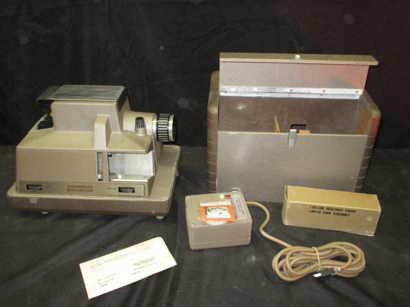 lot 158 image: Bell and Howel Robomatic Projector