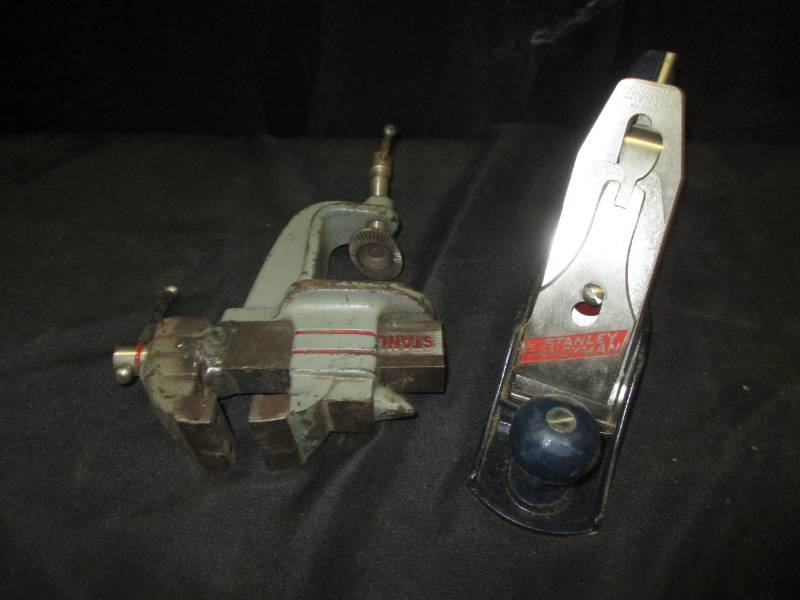 lot 186 image: Stanley Plane and Stanley Vise