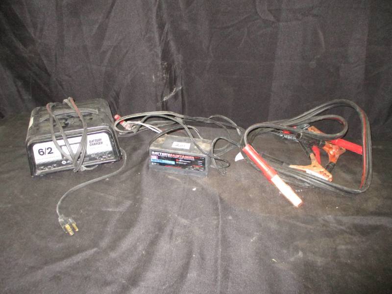 lot 189 image: Battery Chargers and Jumper Cables