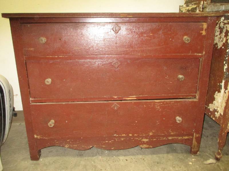 lot 9 image: Antique Dresser 40 x 19 x 31 12
