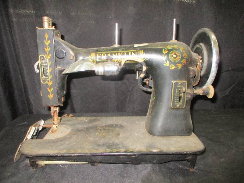 lot 24 image: Franklin Rotary Sewing Machine