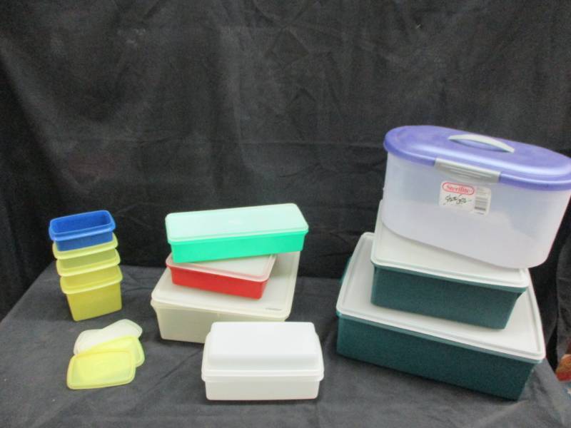 lot 28 image: Various Tupperware Containers