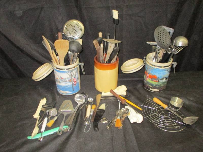 lot 39 image: Various Utensils