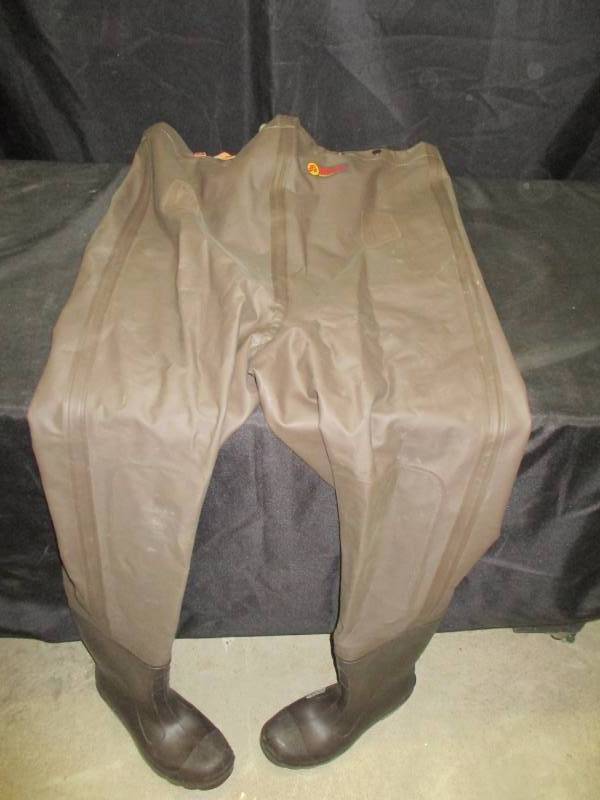 lot 70 image: Lacrosse Duralite Waders, Size 9 Nice condition