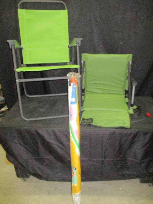 lot 71 image: Bleacher Chair, Lawn Chair and beach unbrella