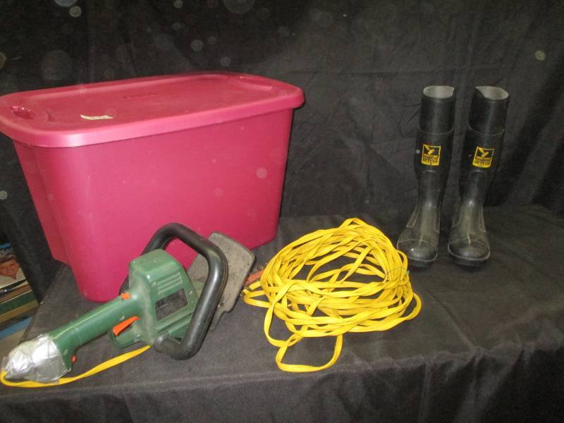 lot 75 image: Size 8 Mudd Boots, Tub with Cover, and Headger with Chord
