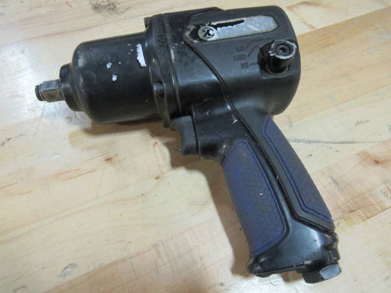 lot 22 image: Kobalt 0.5-in 1000-ft Air Impact Wrench SGY-AIR236 - USED