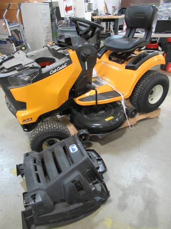 lot 79 image: Cub Cadet XT1 Enduro Series LT 42 in. 18 HP Kohler Hydrostatic Gas Front-Engine Riding Mower - FOR PARTS