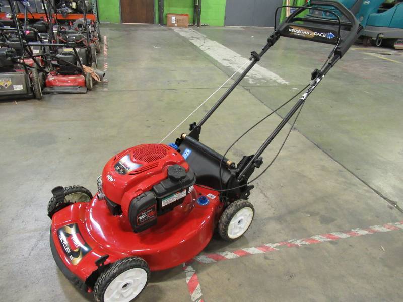 lot 88 image: TORO 22 in. Personal Pace Recycler Variable Speed Gas Self Propelled Mower with Briggs & Stratton 163cc OHV EXi Engine, Model 20332