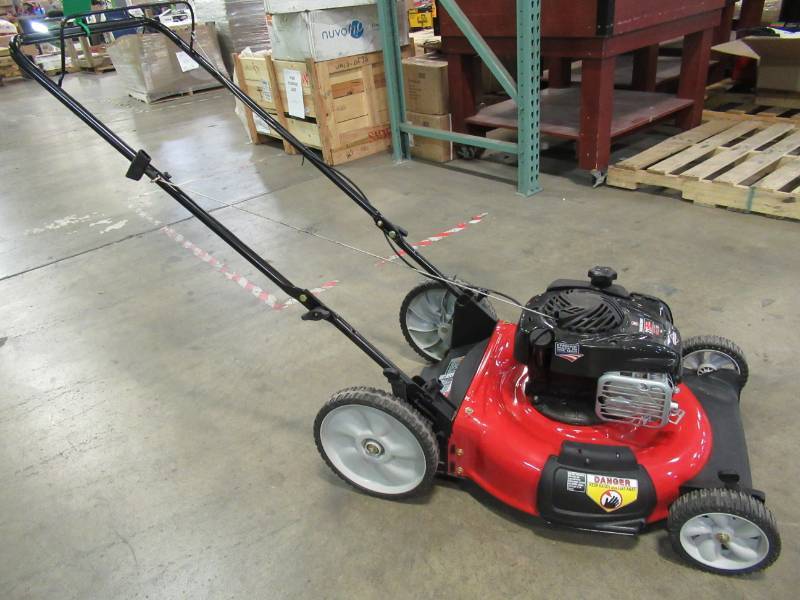 lot 89 image: Yard Machines 21 in. 140cc OHV Briggs & Stratton Walk Behind Gas Push Mower, Model 11A-B0BL729