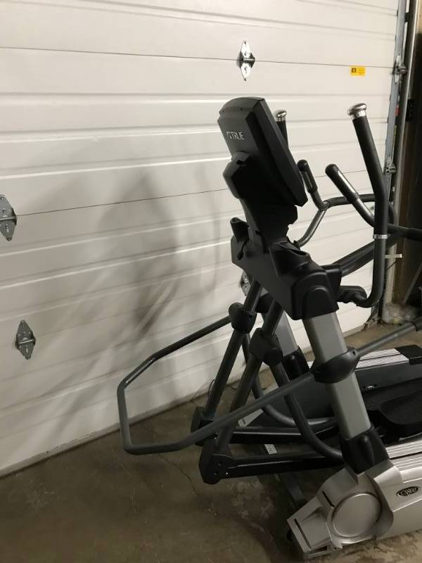 lot 3 image: True fitness Elliptical CS800