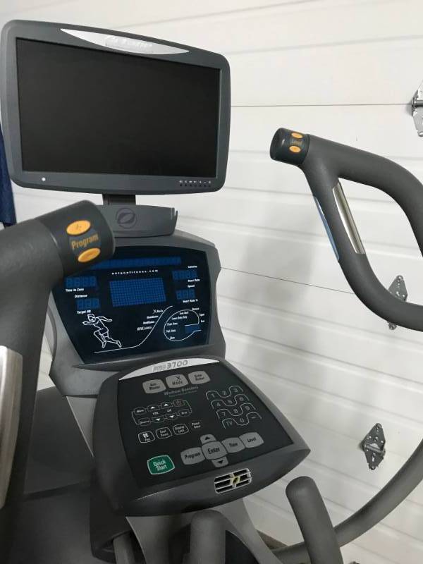 lot 4 image: Octane Pro 3700 Elliptical