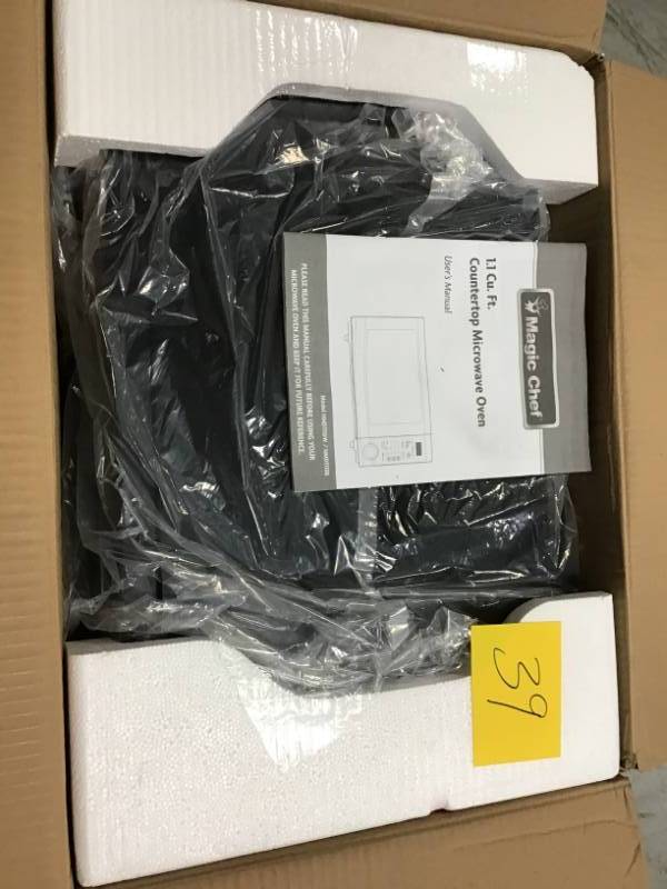 lot 39 image: Magic Chef 1.1 cu. ft. Countertop Microwave in Black open box in like new condition