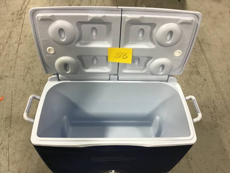 lot 58 image: RUBBERMAID COOLER
