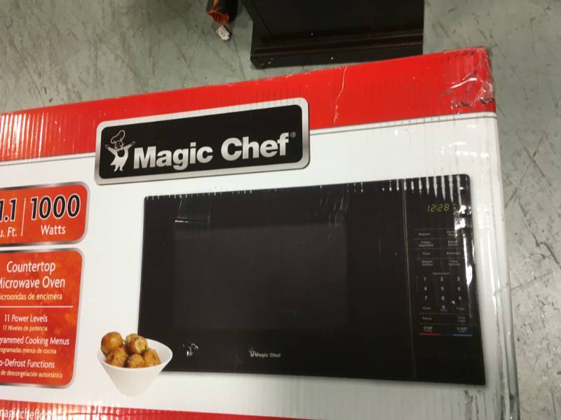 Magic Chef 1 1 Cu Ft Countertop Microwave In Black With Gray