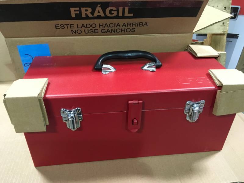 lot 26 image: URREA HEAVY DUTY TOOL BOX RED not used