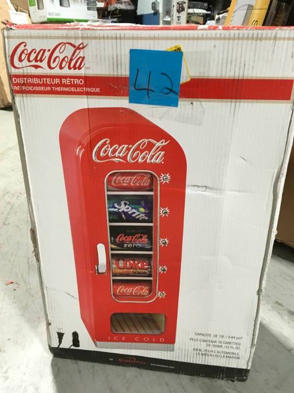 lot 42 image: Koolatron 9.38 in. 10 (12 oz.) Coca Cola Retro Can Cooler open box in like new condition