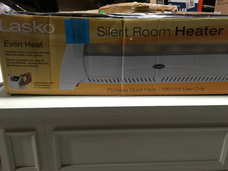 lot 46 image: Lasko 5622 1500 Watts Low Profile Heater open box in like new condition