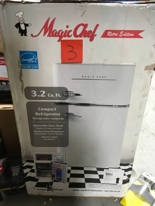 lot 3 image: Magic Chef Retro 3.2 Cu. Ft. 2 Door Mini Refrigerator in White open box in like new condition