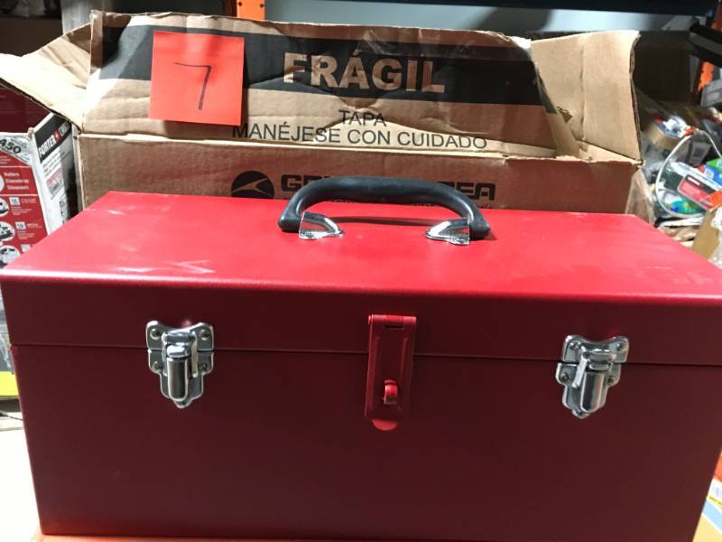 lot 7 image: URREA HEAVY DUTY TOOL BOX RED notused