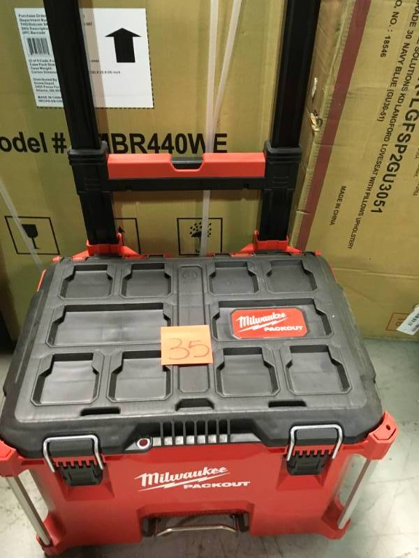 lot 35 image: Milwaukee PACKOUT 22 in. Rolling Tool Box not used