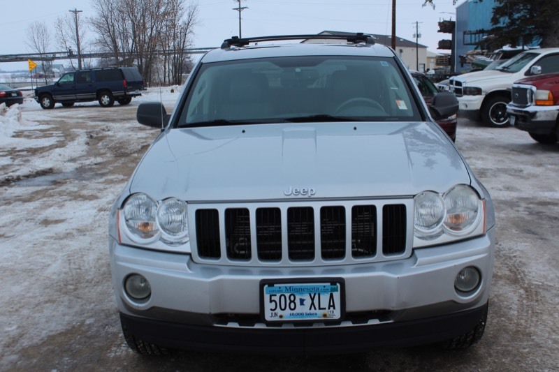 lot 3348 image: 2007 Jeep Grand Cherokee Laredo 4x4