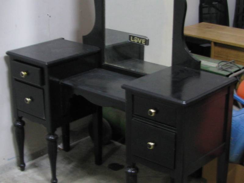 lot 1 image: Vintage VanityDressing Table