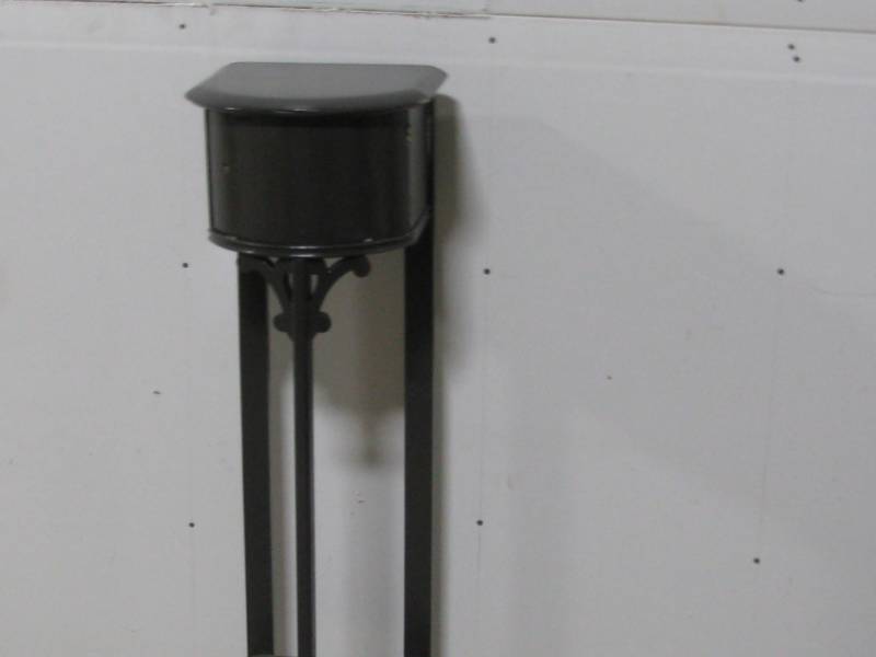 lot 2 image: Vintage Shaving Stand