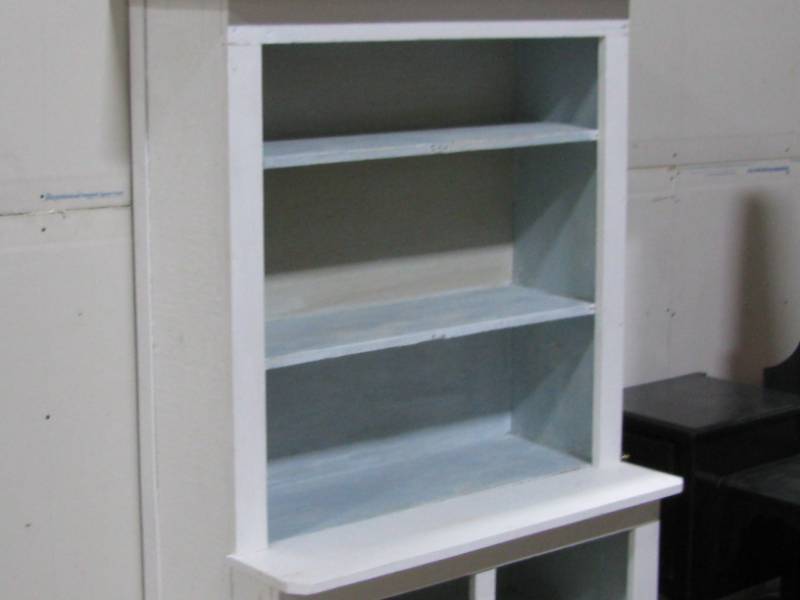 lot 3 image: Vintage Kitchen Cupboard