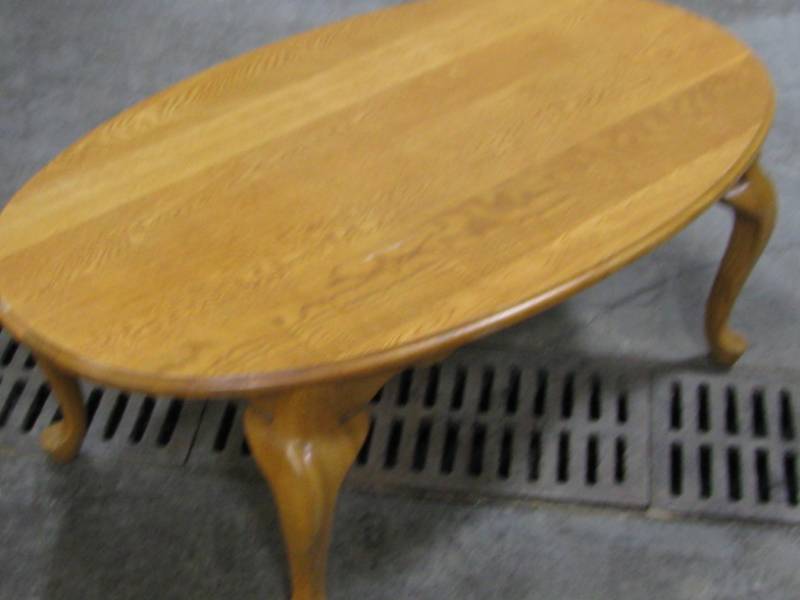 lot 9 image: Oak Coffee Table